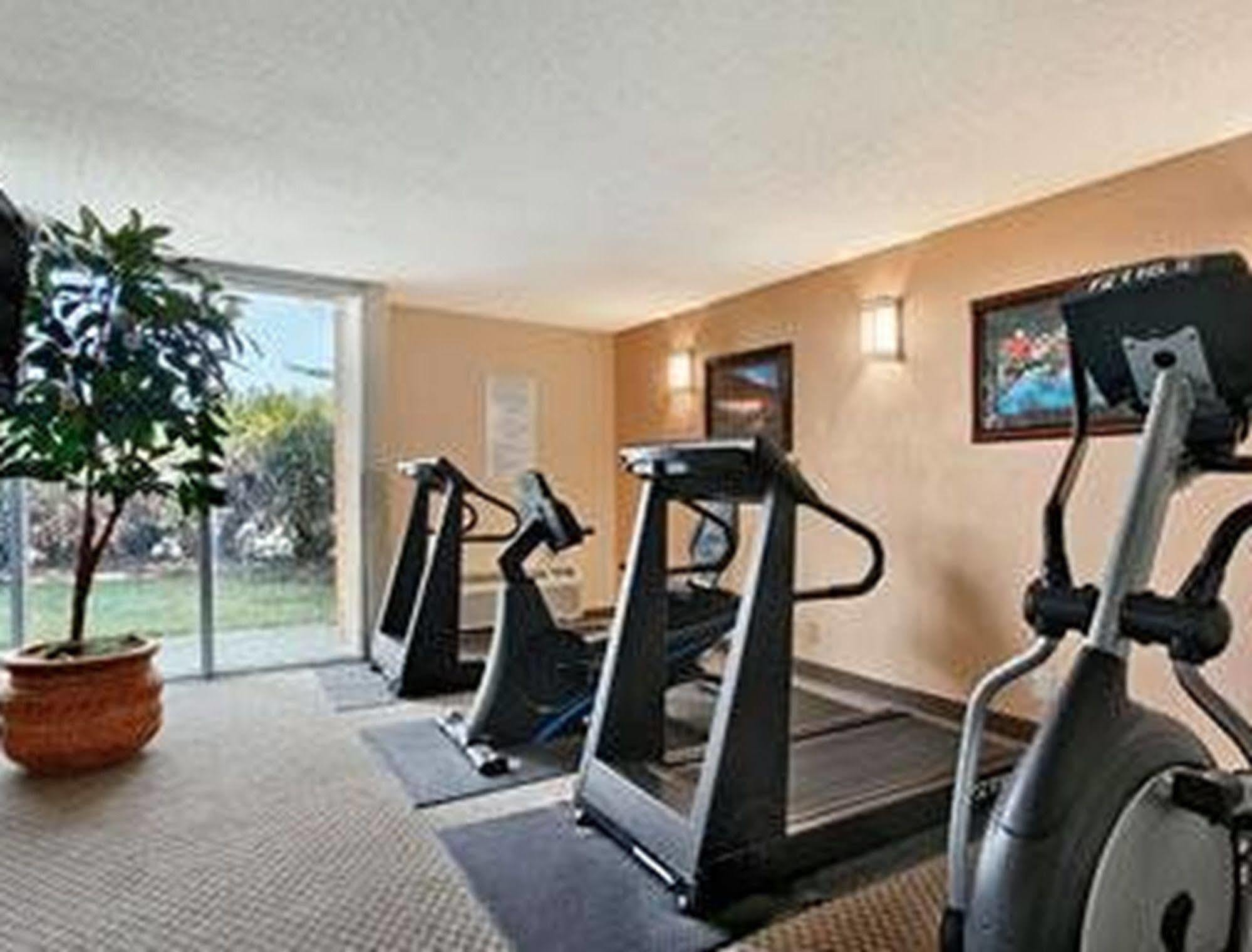 אורלנדו Garnet Inn & Suites מראה חיצוני תמונה