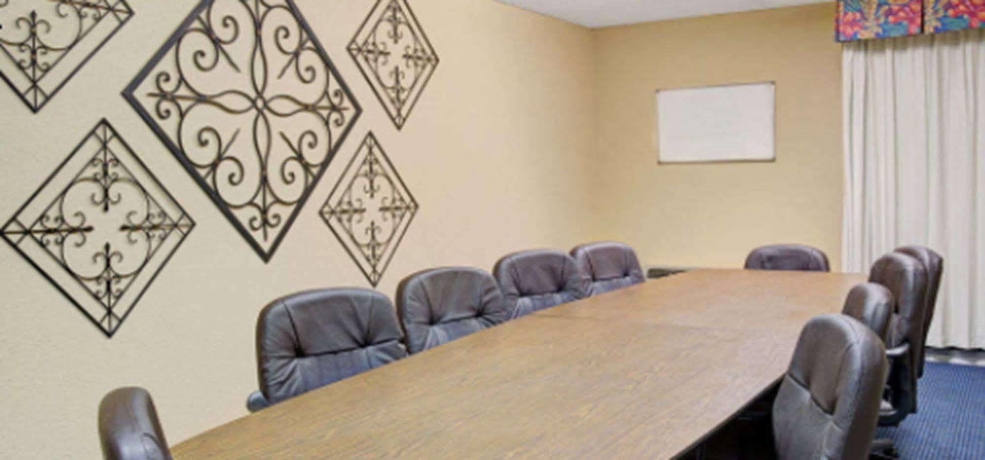 אורלנדו Garnet Inn & Suites מראה חיצוני תמונה