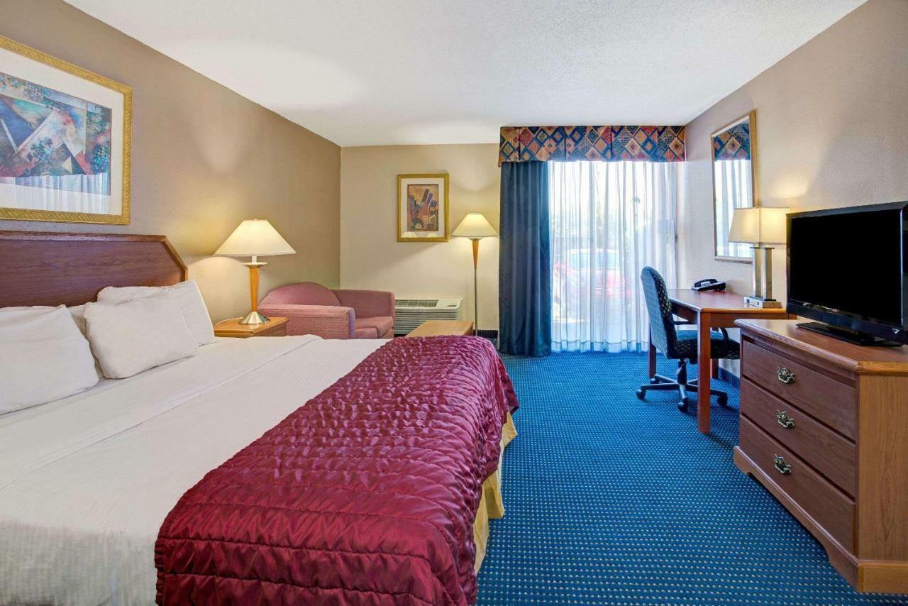 אורלנדו Garnet Inn & Suites מראה חיצוני תמונה