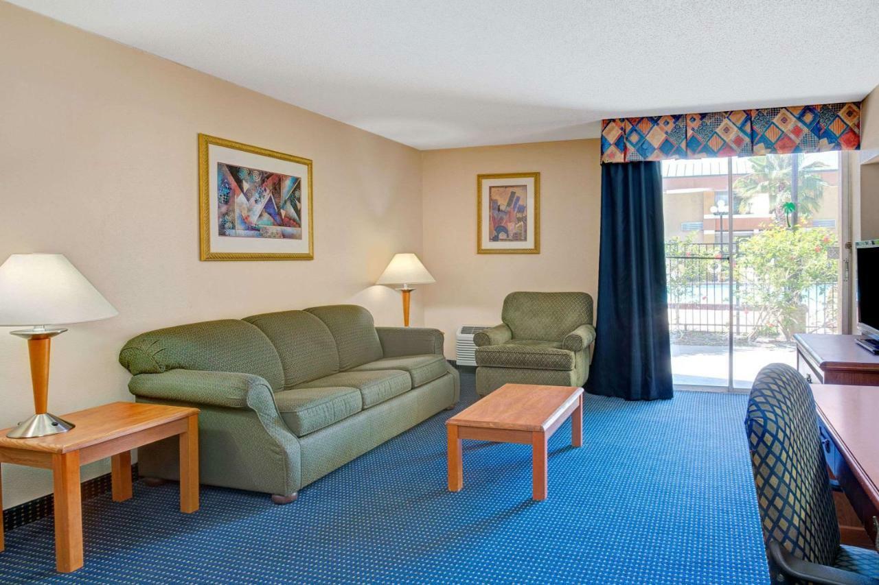 אורלנדו Garnet Inn & Suites מראה חיצוני תמונה